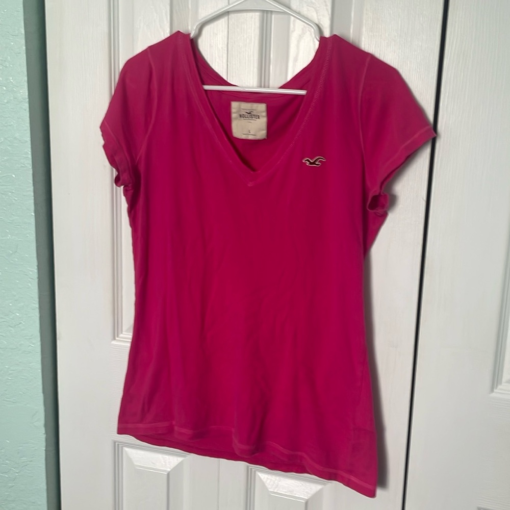 Hollister pink v-neck. Size L